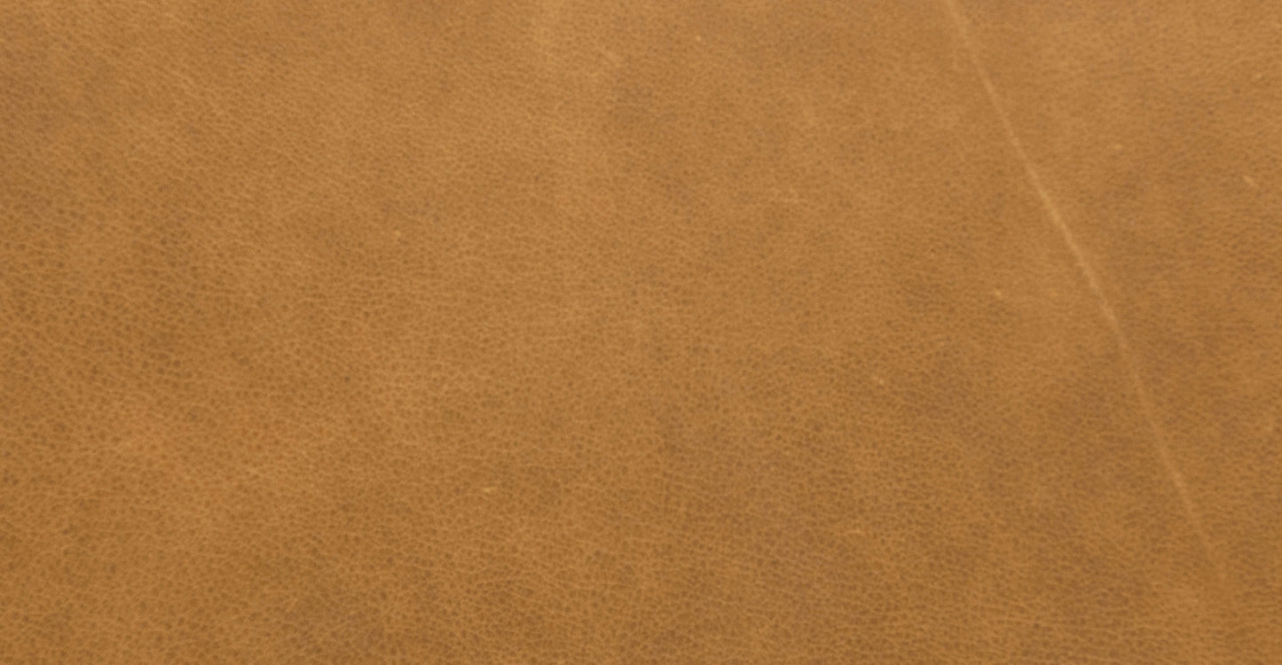 Pouf in pelle Jarmo con tavolo in noce