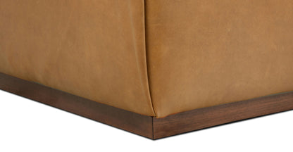 Pouf in pelle Jarmo con tavolo in noce