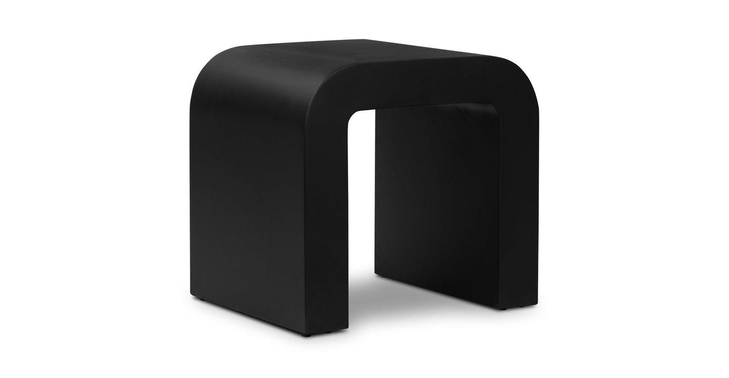 Tavolino laterale a ferro di cavallo di Napoli